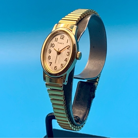 TIMEX CAVATINA Women’s 2006 Vintage Quartz Wristwatch Expand Band Works New Batt - Picture 4 of 16